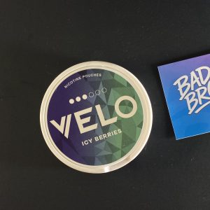 Velo Icy Berries 10 mg nicotine pouches tin in Canada – berry mint flavor